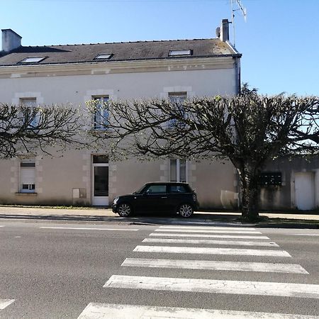 Appartement T2 avec parking privé à Doué la fontaine Esterno foto