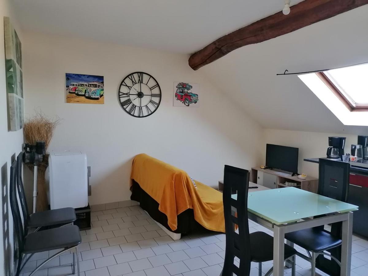 Appartement T2 avec parking privé à Doué la fontaine Esterno foto