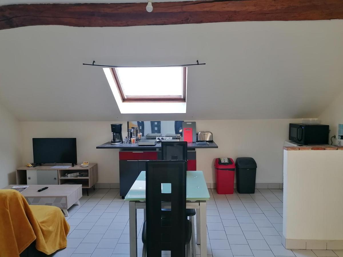 Appartement T2 avec parking privé à Doué la fontaine Esterno foto